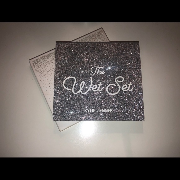 Kylie Cosmetics Other - Kylie Cosmetics 2017 Holiday Wet Set